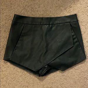 Express Leather Short